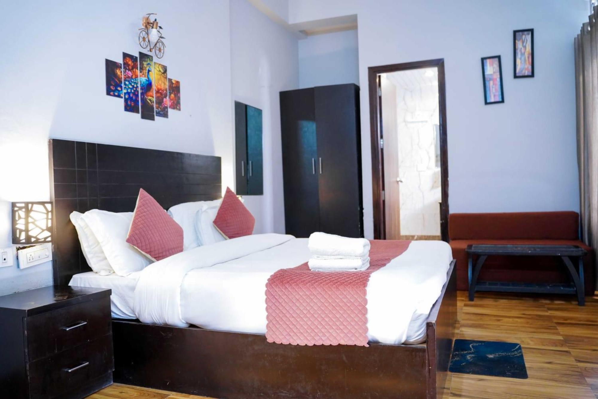 Vrindavan Dreams Hotel And Suites Vrindāvan Exterior foto