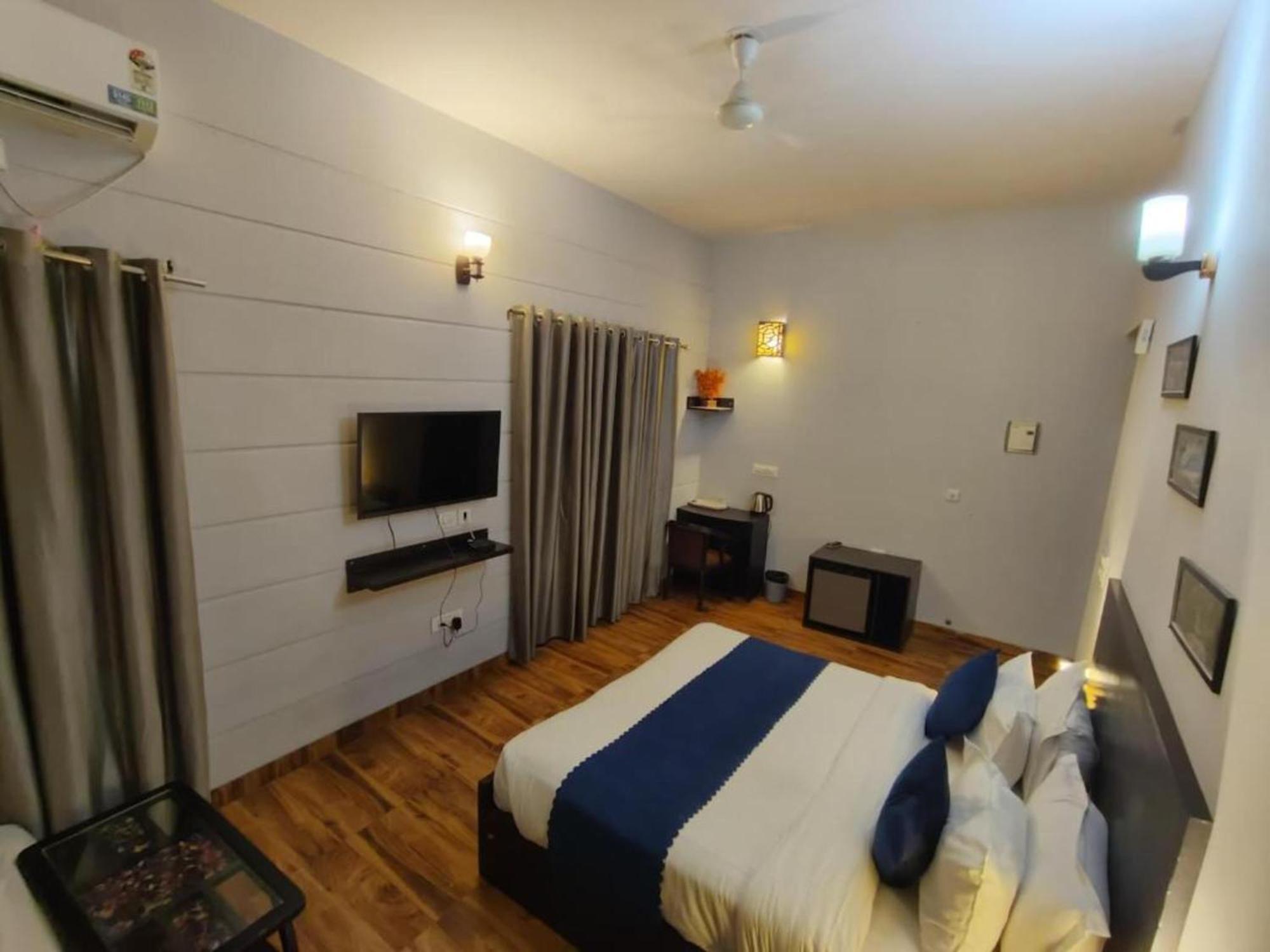 Vrindavan Dreams Hotel And Suites Vrindāvan Exterior foto