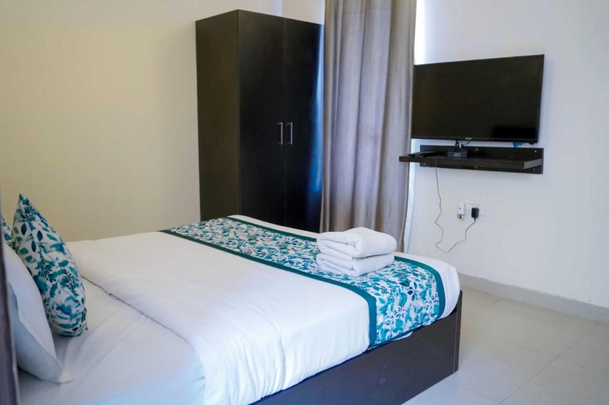 Vrindavan Dreams Hotel And Suites Vrindāvan Exterior foto