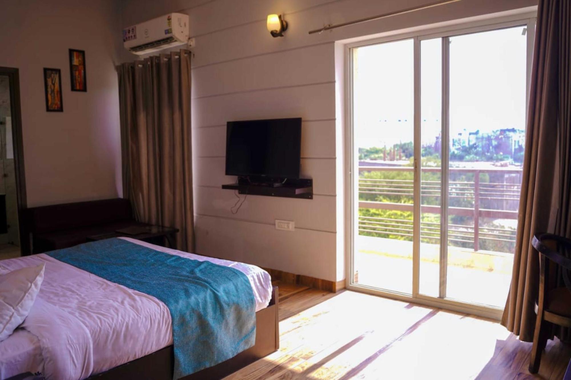 Vrindavan Dreams Hotel And Suites Vrindāvan Exterior foto