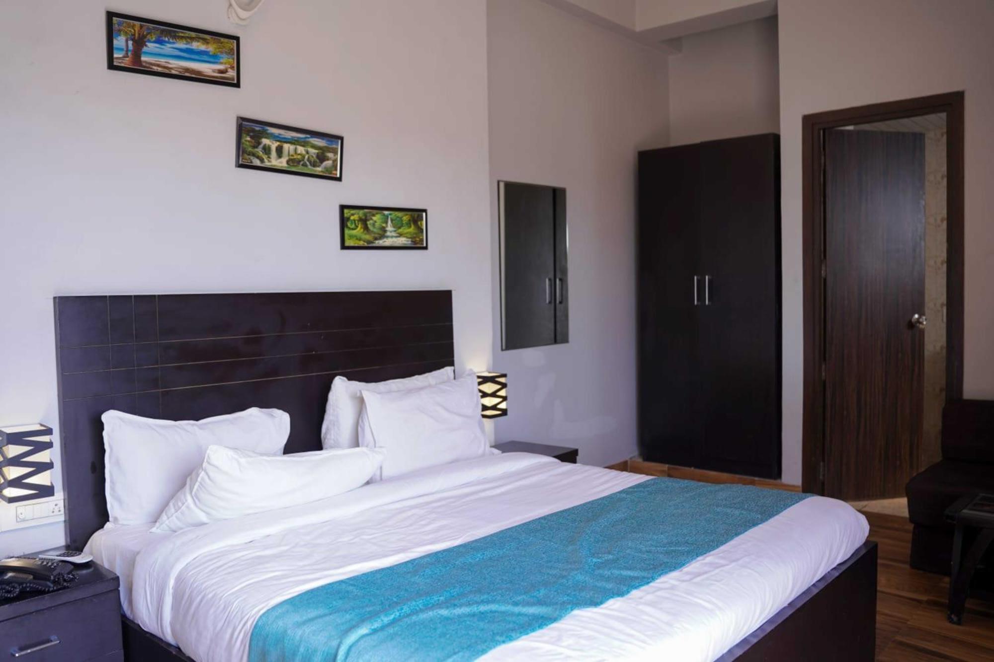 Vrindavan Dreams Hotel And Suites Vrindāvan Exterior foto
